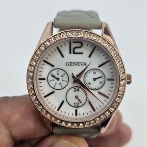 36MM Women's Watch White Dial Gray Faux Leather Bands New Battery